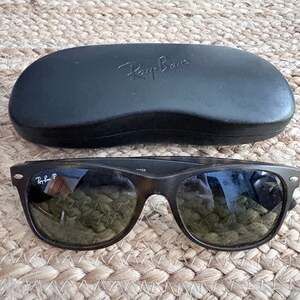 Ray-Ban New Wayfarer Classic RB2132 Tortoise G-15 Green Sunglasses